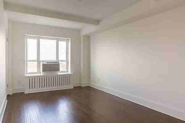 W 113th St #1701 - Photo 7 of 11