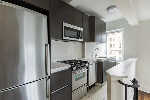 W 113th St #1205 - Photo 5 of 11