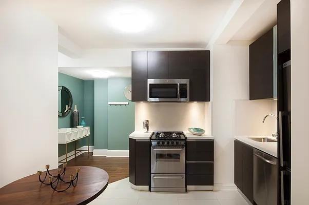 W 113th St #1006 - Photo 3 of 15