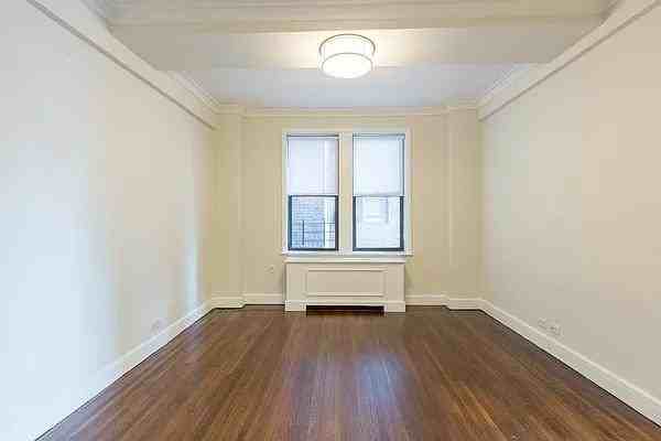 W 70th St #0910 - Photo 2 of 17