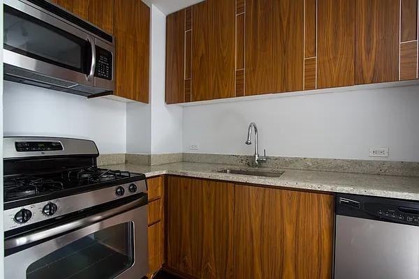 E 82nd St #22A - Photo 4 of 15