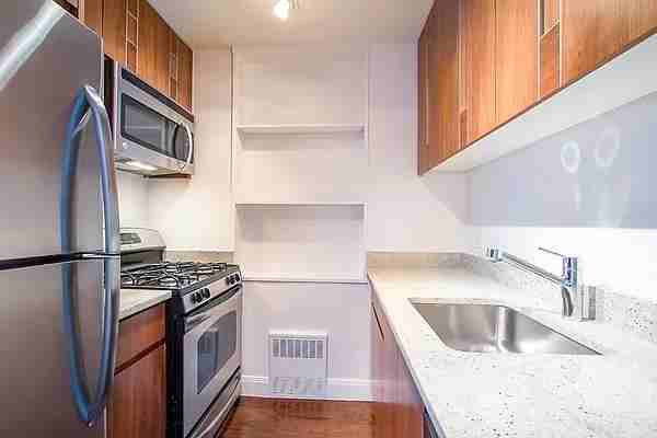 E 82nd St #25B - Photo 4 of 20