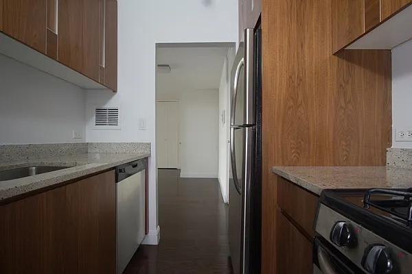 E 82nd St #25B - Photo 5 of 20