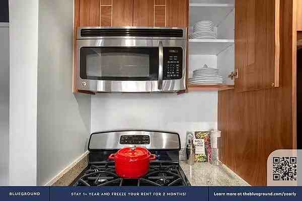 E 82nd St #17J - Photo 7 of 20