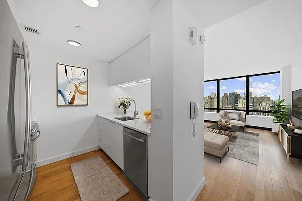 York Ave #26J - Photo 3 of 13