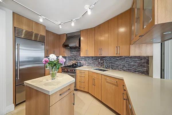 W 70th St #14D - Photo 4 of 17