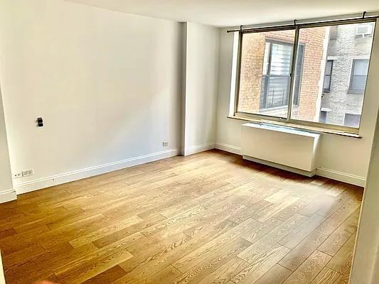 W 90th St #8K - Photo 6 of 20