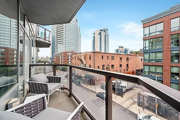 N 4th St #6H - Photo 4 of 20