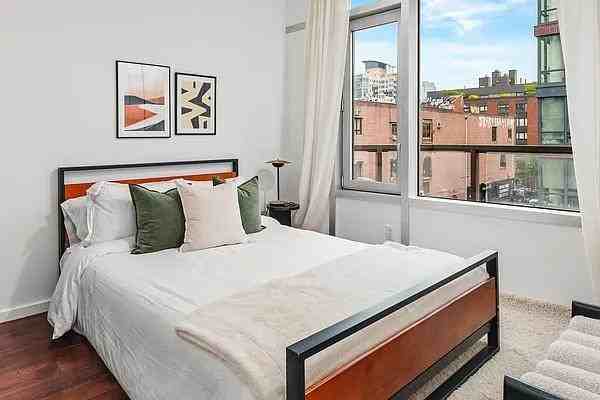 N 4th St #6H - Photo 6 of 20