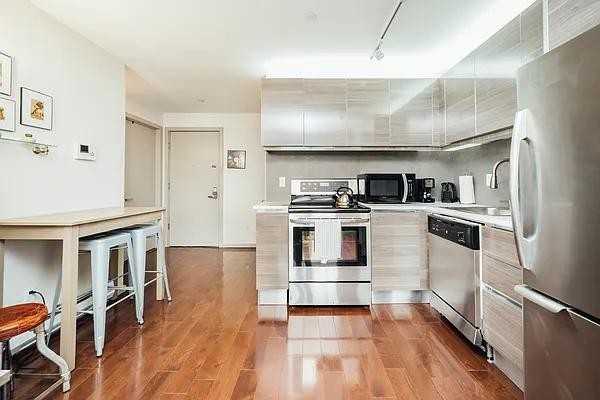 N 4th St #7F - Photo 2 of 20