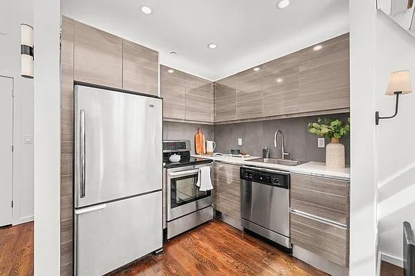 N 4th St #3P - Photo 2 of 20