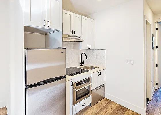 Broadway #7 - Photo 4 of 14