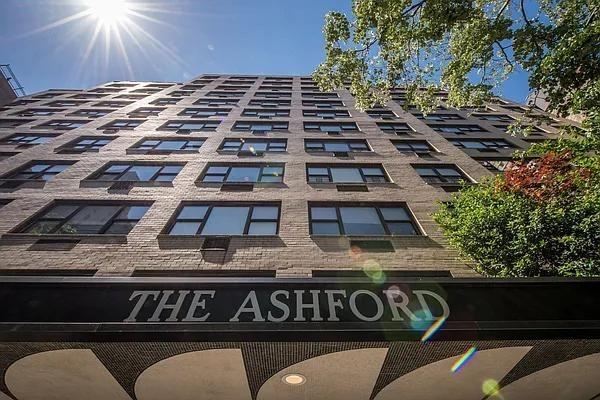 E 80th St #PHD - Photo 4 of 20