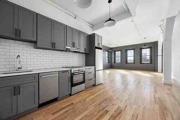 Banker St #3N - Photo 3 of 17