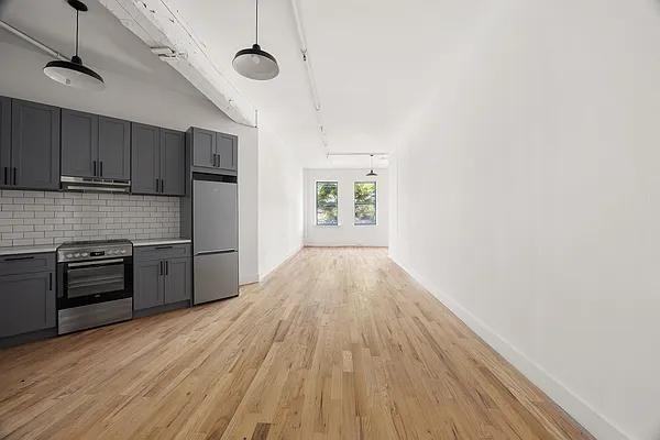 Banker St #2R - Photo 2 of 12