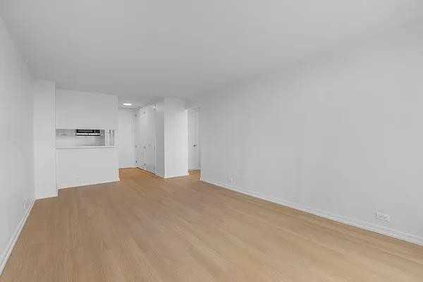 W 60th St #33F - Photo 4 of 20