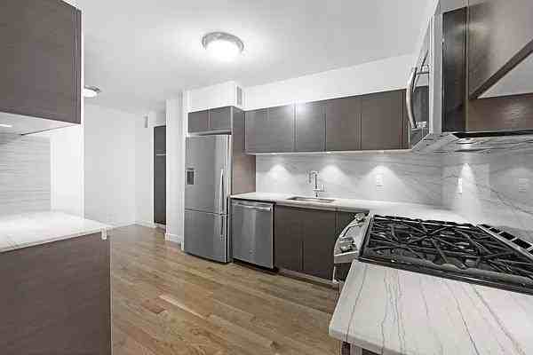 W 89th St #007DE - Photo 7 of 18