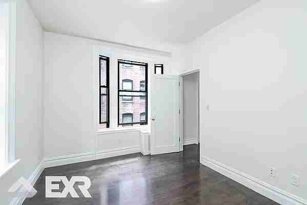 W 111th St #5E - Photo 4 of 20