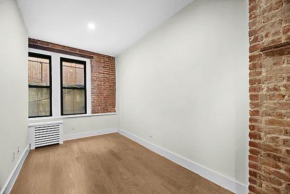 E 70th St #1B - Photo 4 of 20