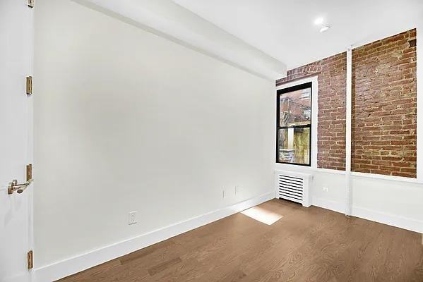 E 70th St #1B - Photo 5 of 20