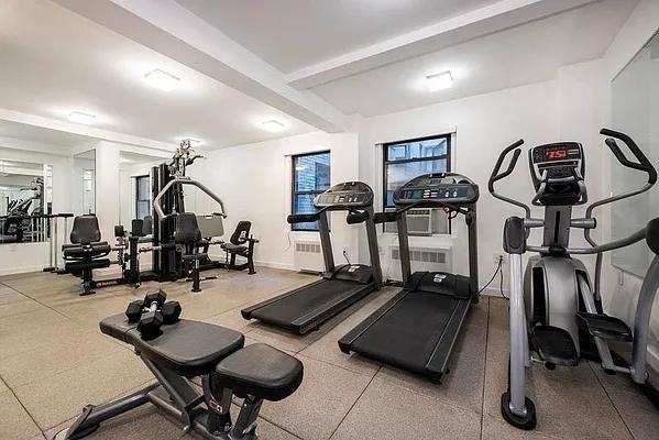 W 75th St #1302 - Photo 5 of 12