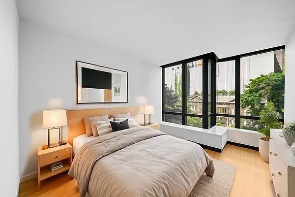 E 61st St #4B - Photo 3 of 17