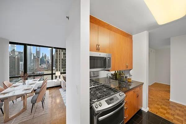 E 61st St #32F - Photo 5 of 20