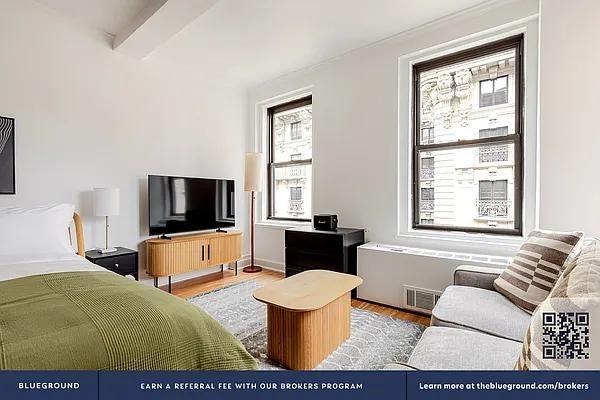 W 73rd St #1304 - Photo 4 of 20