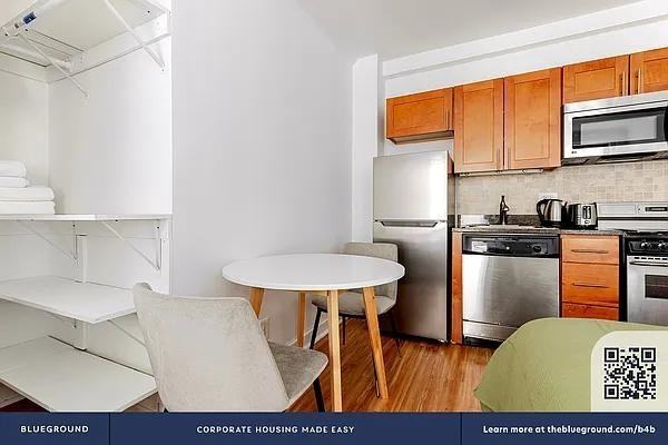 W 73rd St #1304 - Photo 5 of 20