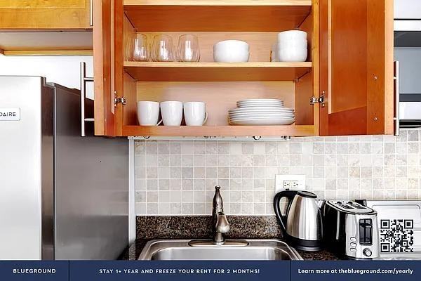 W 73rd St #1304 - Photo 7 of 20