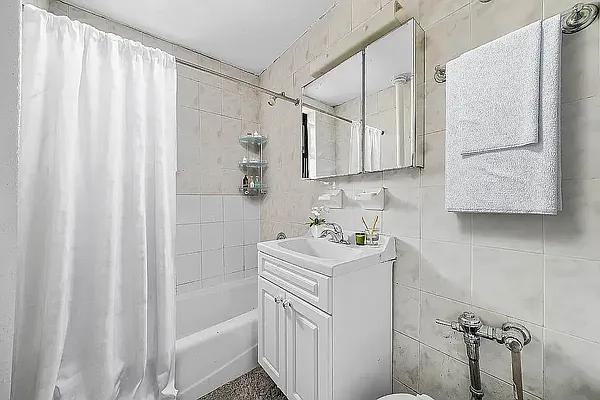 W 101st St #5DD - Photo 5 of 7