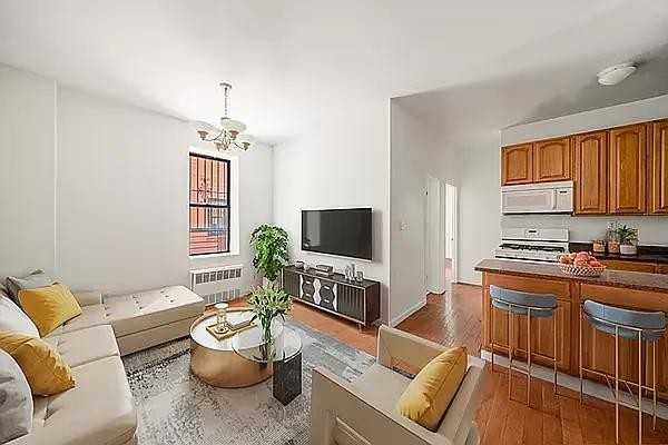 W 101st St #1B - Photo 3 of 20