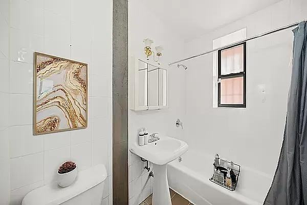 W 101st St #1B - Photo 4 of 20