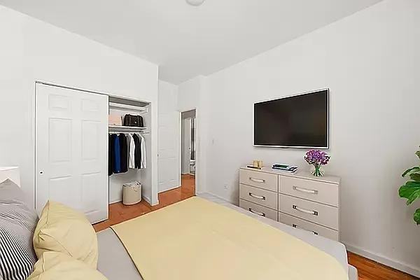 W 101st St #1B - Photo 5 of 20