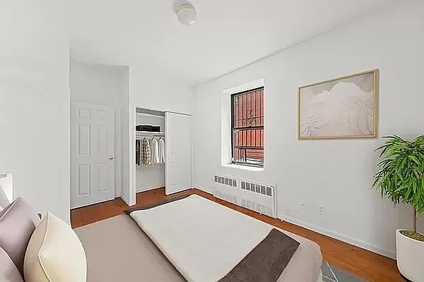 W 101st St #1B - Photo 6 of 20