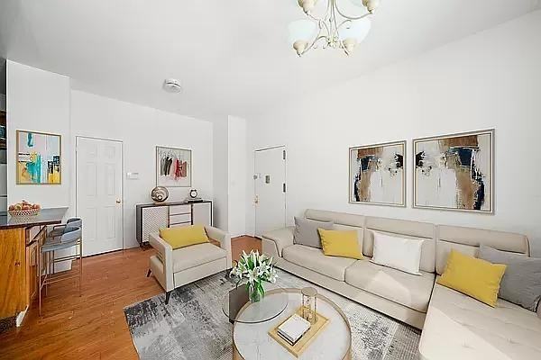 W 101st St #1B - Photo 7 of 20