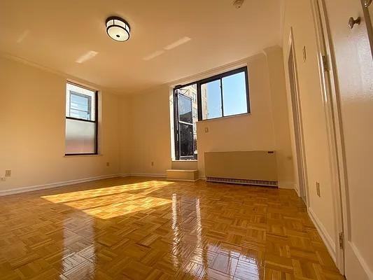 W 92nd St #PHB - Photo 2 of 11