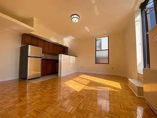 W 92nd St #PHB - Photo 3 of 11