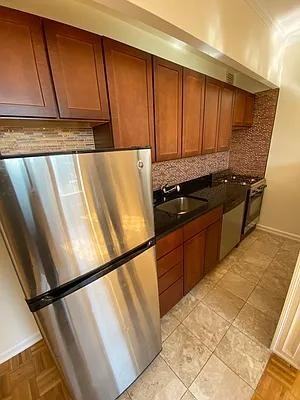 W 92nd St #PHB - Photo 4 of 11