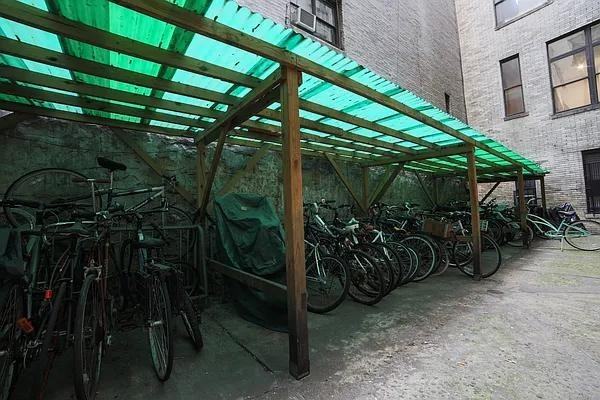 W 92nd St #PHB - Photo 6 of 11