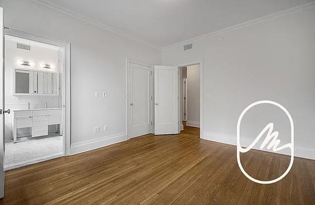 E 86th St #11B - Photo 4 of 20