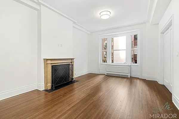 E 86th St #1D - Photo 3 of 20