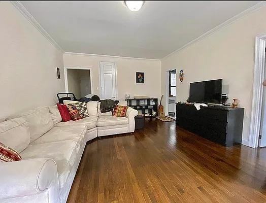 W 77th St #28 - Photo 4 of 10