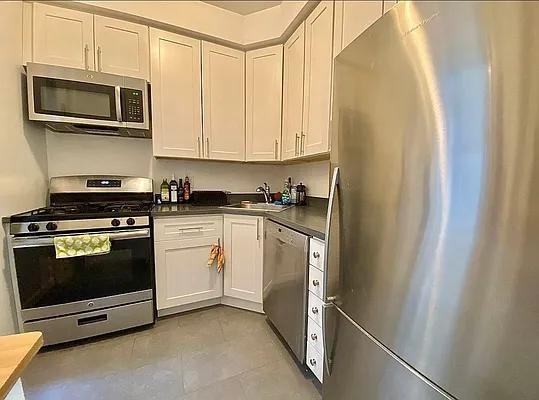 W 77th St #28 - Photo 5 of 10