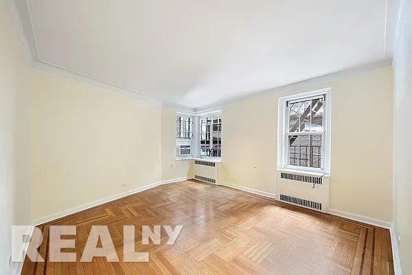 Jane St #1E - Photo 2 of 10