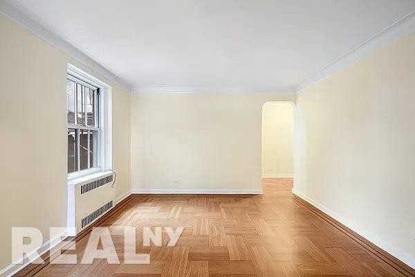 Jane St #1E - Photo 3 of 10