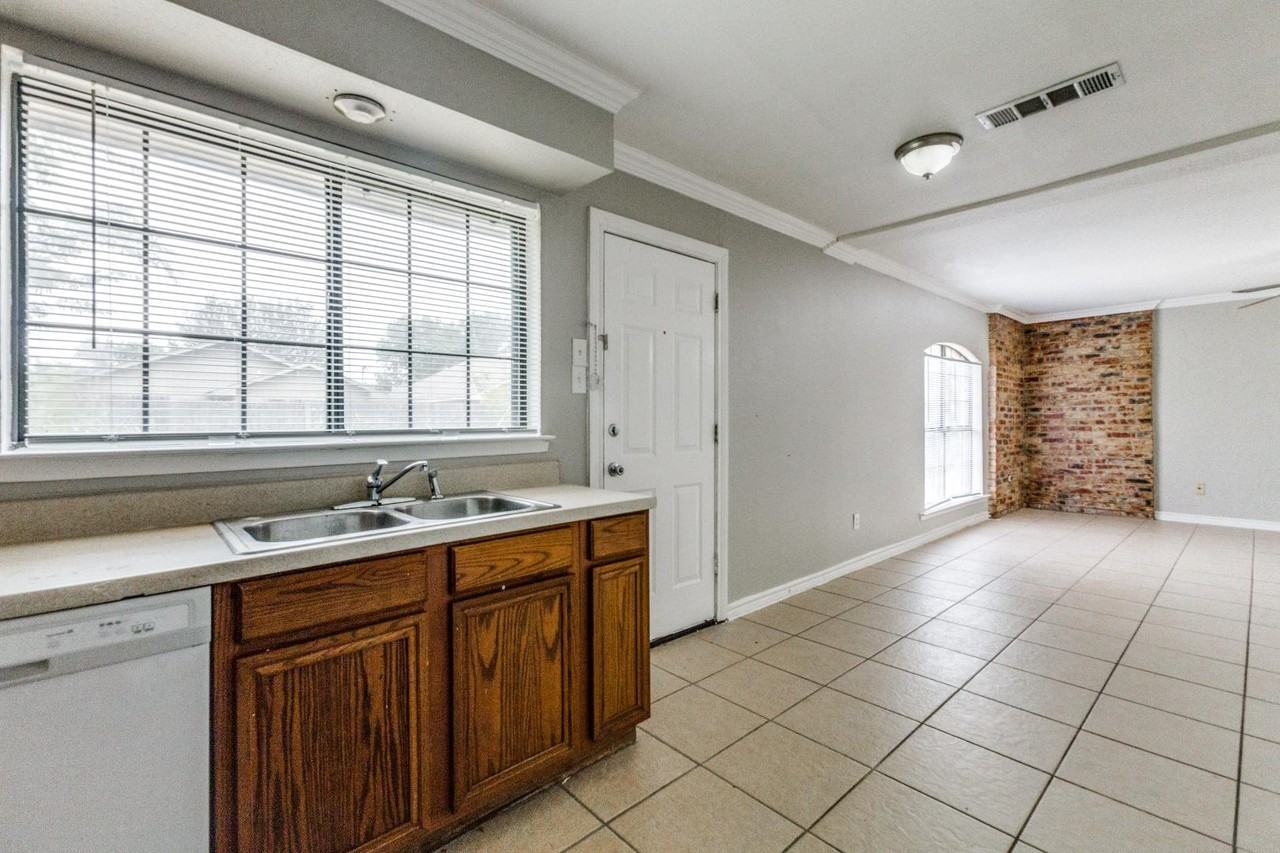 559 Perch Rd - Photo 4 of 20