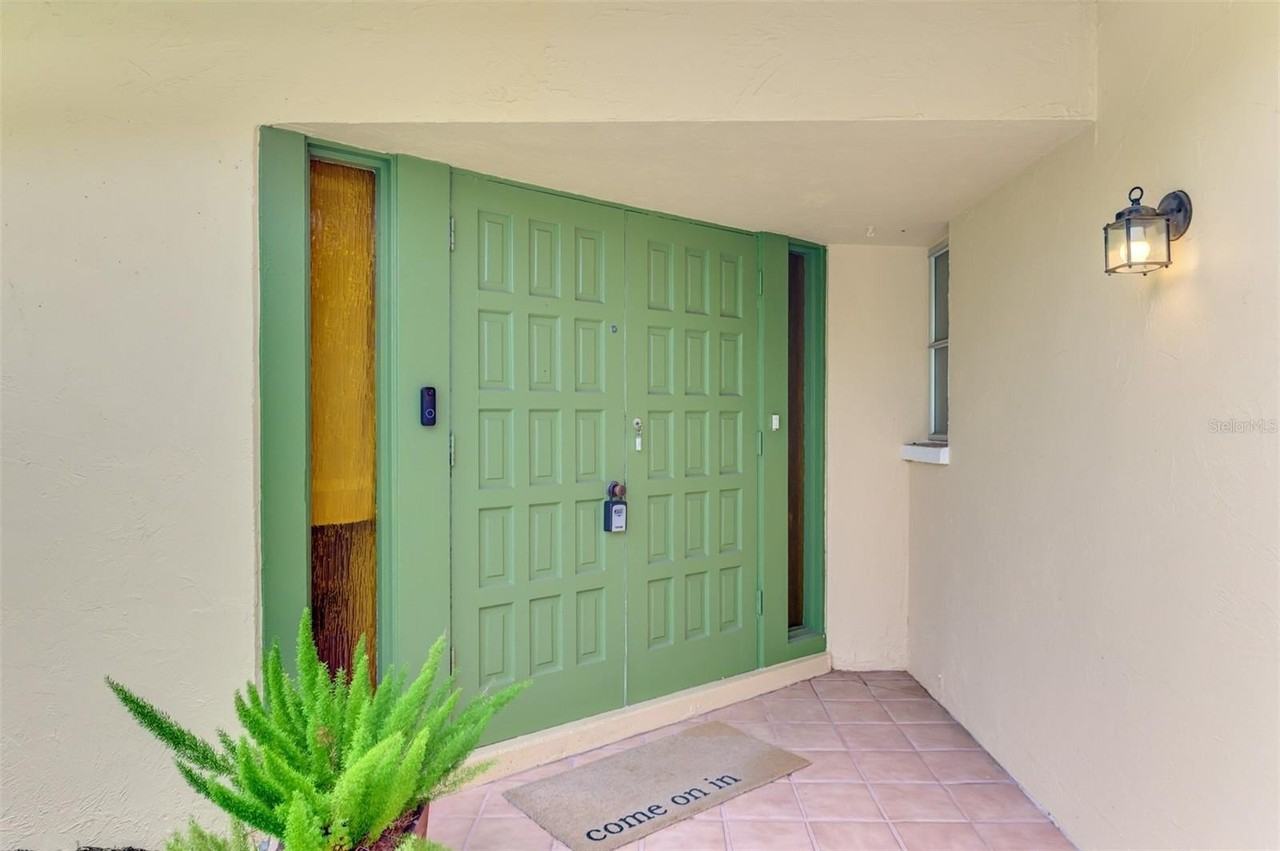 4946 Commonwealth Dr - Photo 5 of 50