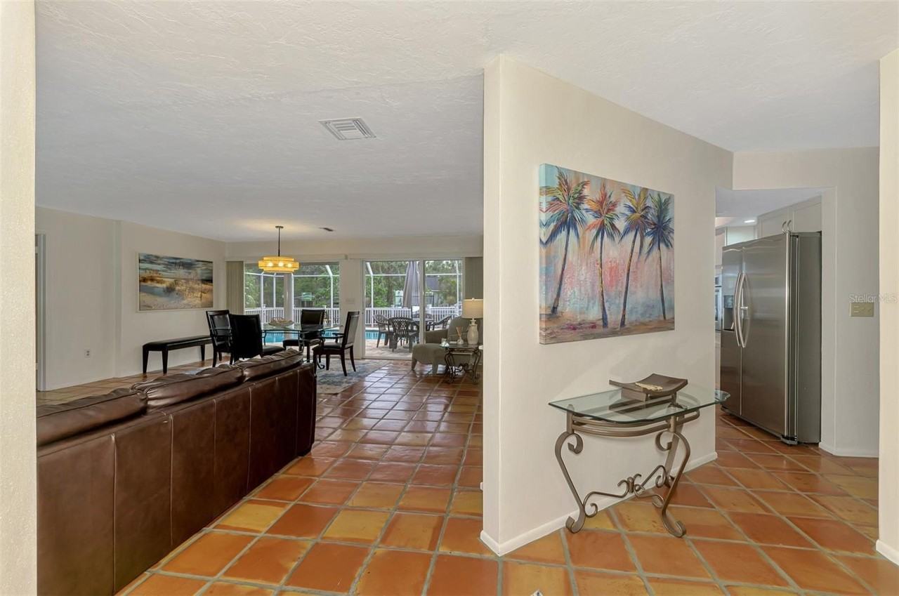 4946 Commonwealth Dr - Photo 7 of 50