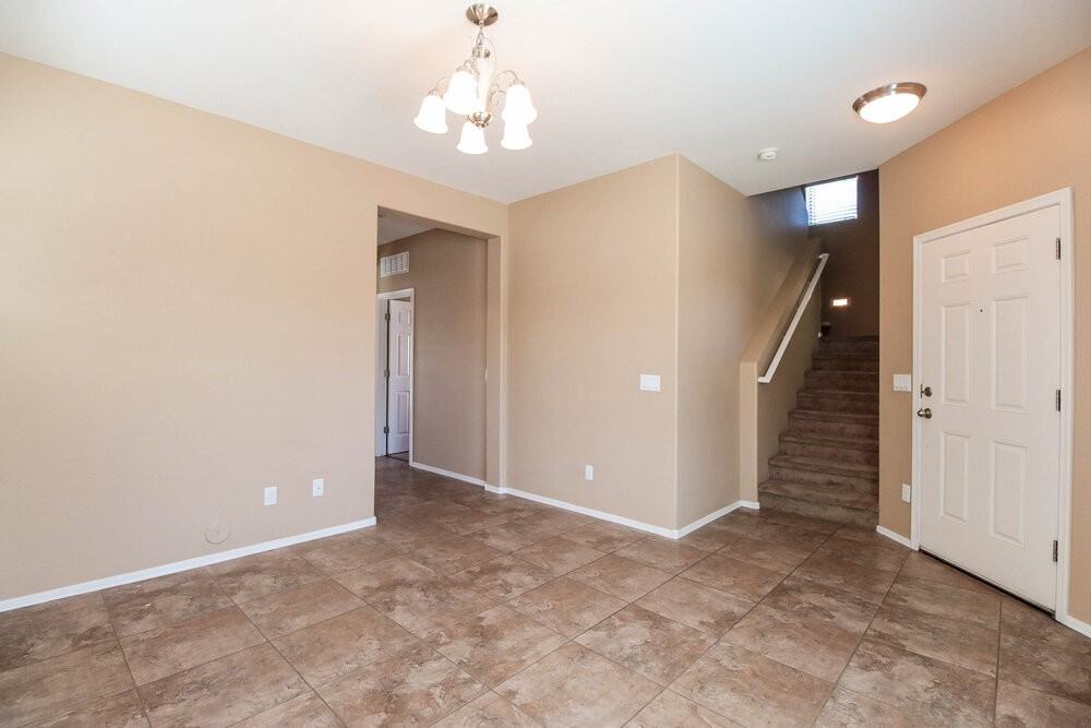 7826 S 50th Dr - Photo 2 of 16